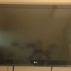 55" TV W/ Wall Mount & Remote