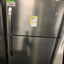 Frigidaire Top Freezer Refrigerator 💲