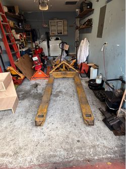 Pallet jack heavy equipment