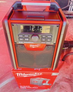Milwaukee M18 Lithium-Ion Cordless Jobsite Radio/Charger