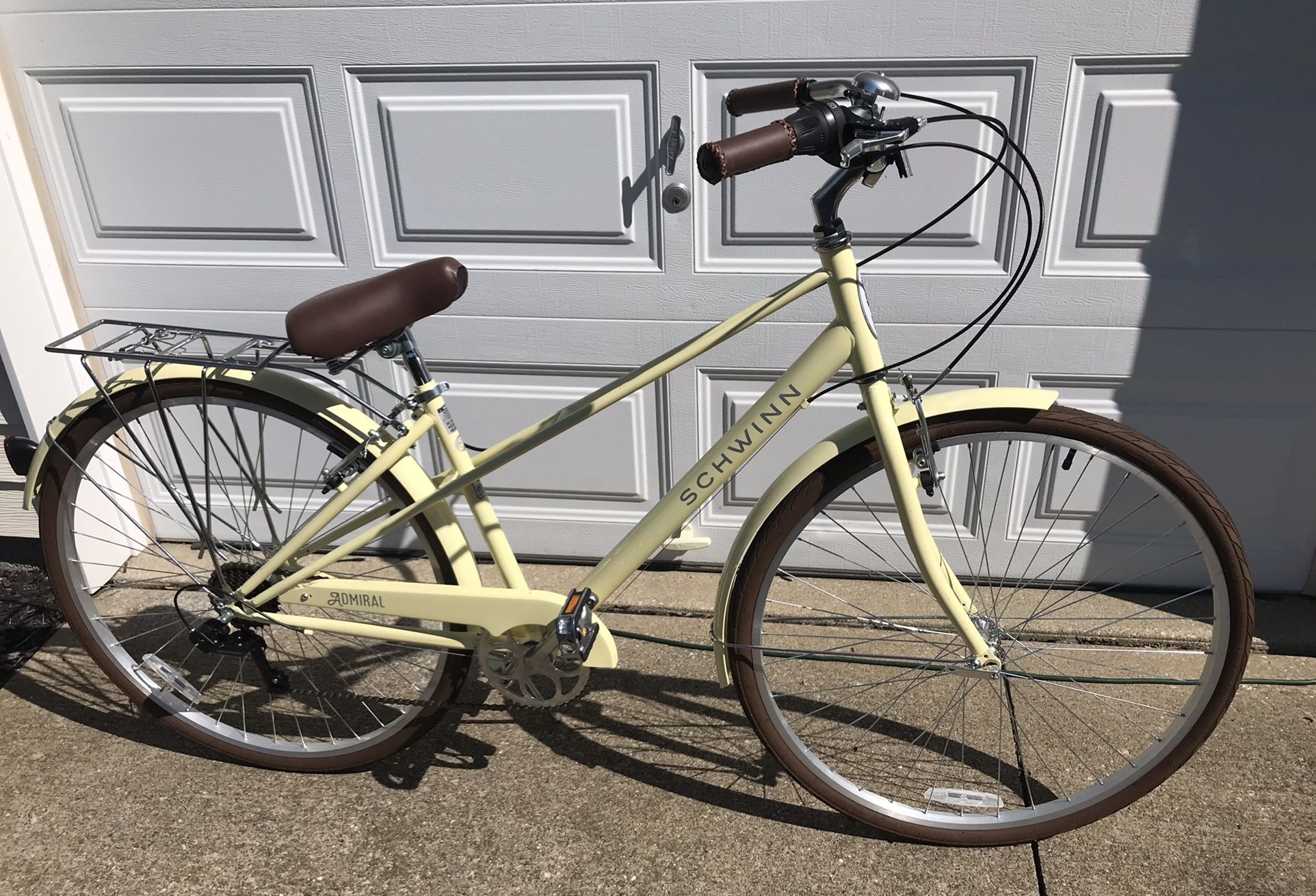 Women’s Schwinn Hybrid Bicycle