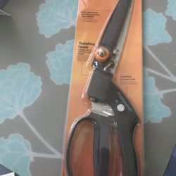 Garden cutters or scissors new