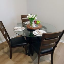 Dinning Room Table With Glass Top And 4 Chairs 