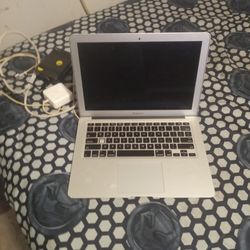 MacBook Laptop 