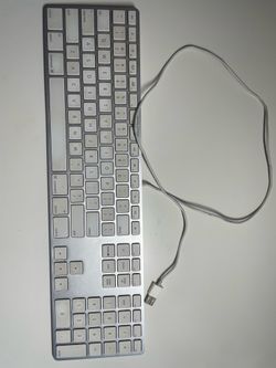 White Apple keyboard