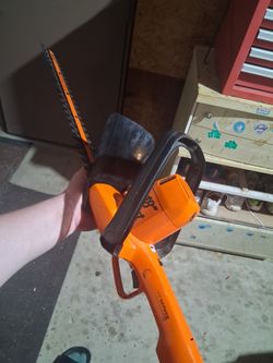Black+Decker Cordless Hedge Trimmer