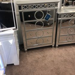 Mirrored chest