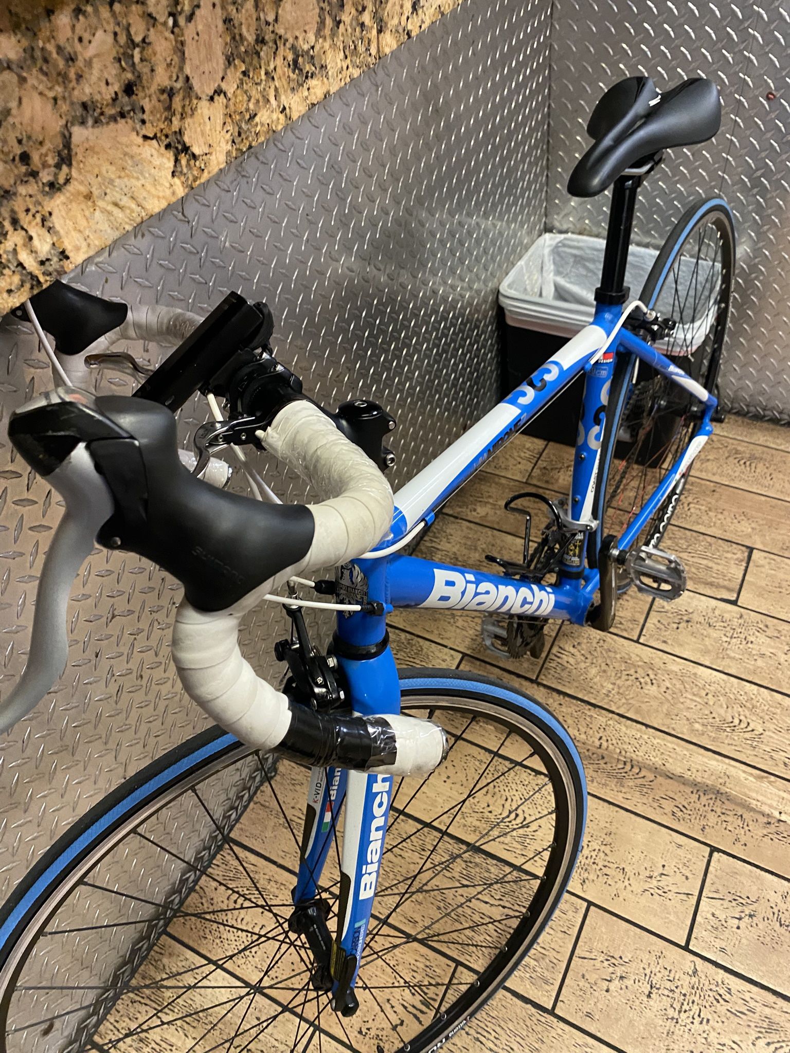 Road Bike BIANCHI Like New