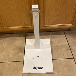 Cordless Dyson Display Stand