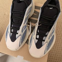 Adidas Yeezy 700 V3 Kyanite Size 7.5