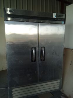 Reach in commercial refrigerator