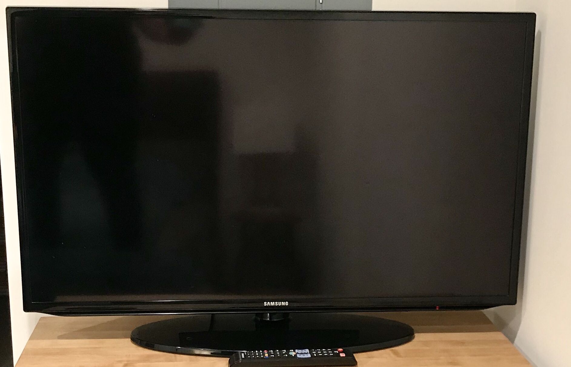 40” Samsung Smart TV (Flat Screen) - LED HDTV Mountable