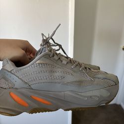 Yeezy 700 v2 Inertia - No Box