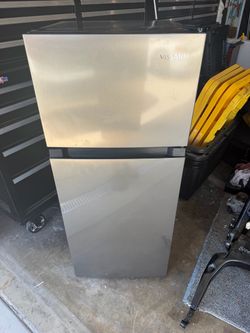 Vissani mini fridge