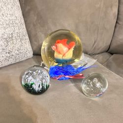 Lot of 3 blown glass globe/sphere paperweights