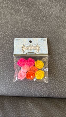 New Sew•ology 8 Piece Pink Orange Yellow Flower Buttons
