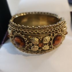 Gold Tone Bracelet With Intricate Detailing 