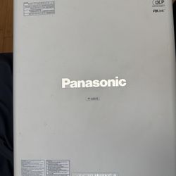 Panasonic PT-DZ570U DLP Projector
