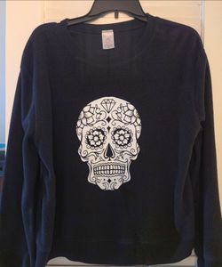 Skull sweatshirt size large juniors