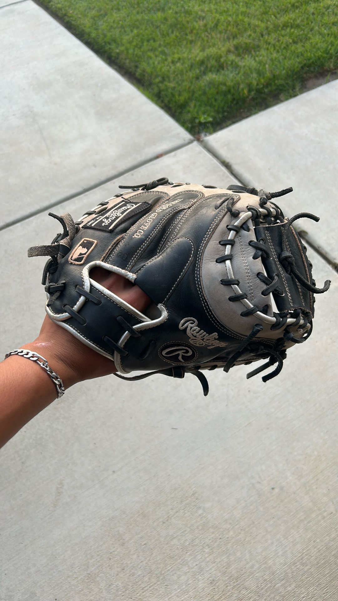HEART OF THE HIDE RAWLINGS CATCHERS GLOVE 34 INCH