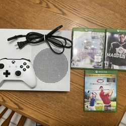 X Box One S / 1 Controller / 3 Games