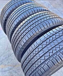 235 65 18 Michelin tires Con 80% de Vida Las 4🎃🎃🎃