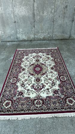 BEAUTIFUL AREA RUG