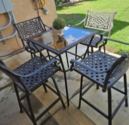 4 heavy-duty aluminum swivel stools/Outdoor Furniture/outside Barstools/Cash Only