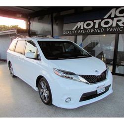 2017 Toyota Sienna SE minivan 