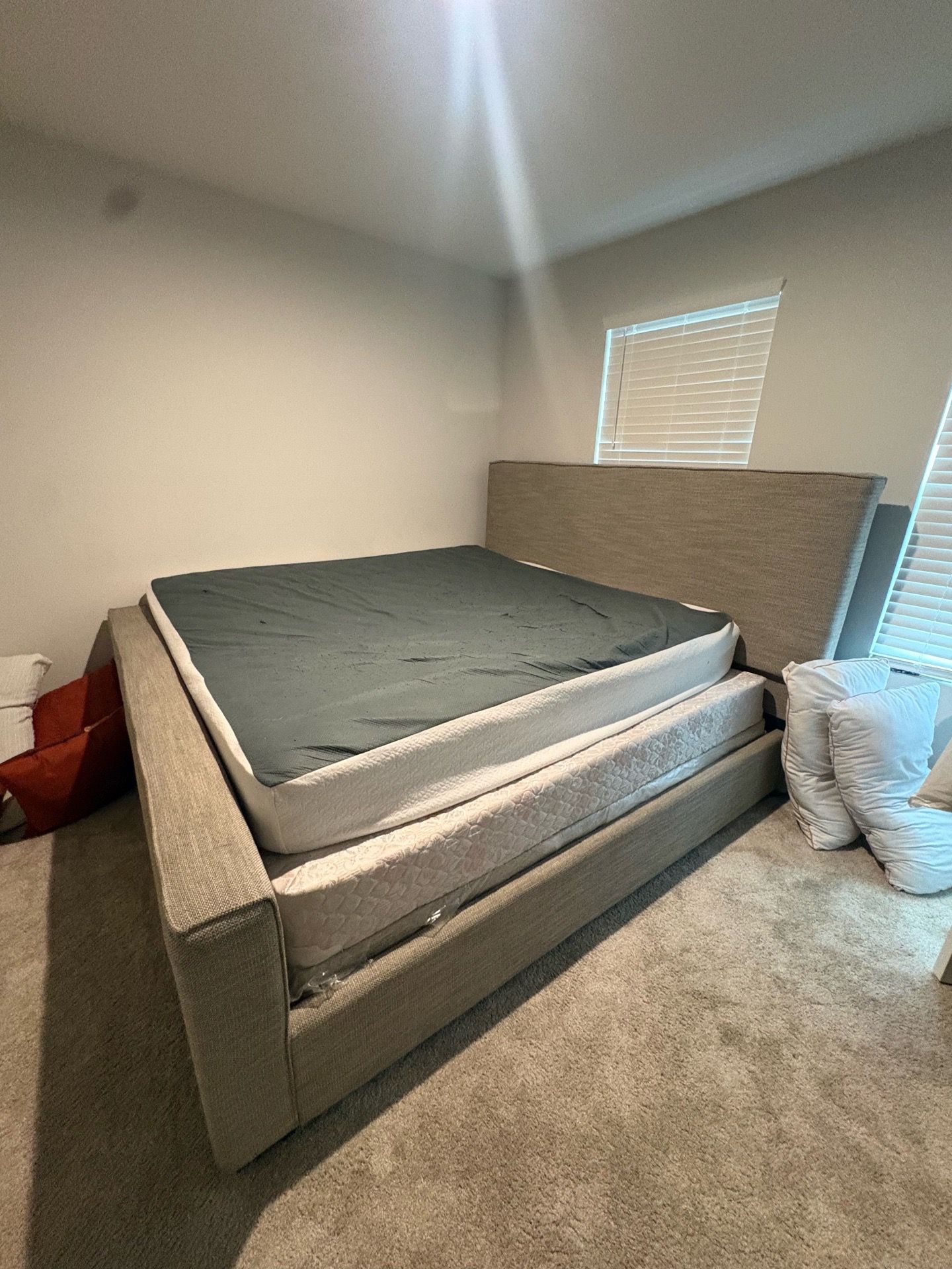 king size bed.