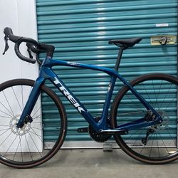 2024 TREK CARBON FIBER ROAD BIKE IN LIKE NEW CONDITION!!!