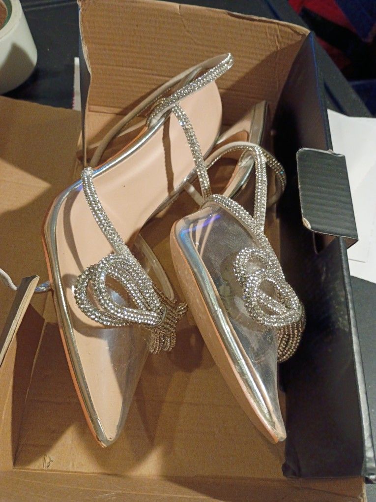 FASHION NOVA STYLE # HIBISCUS64 SILVER/ CLEAR HIGH. HEELS