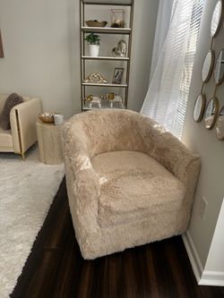 Designer shag chair - like new
