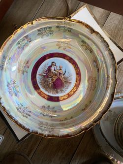 White Porcelain Romeo and Juliet  Cake Stand
