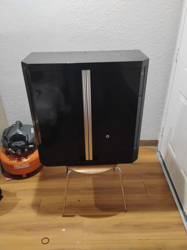 Husky Wall Shelf/Cabinet