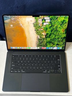 MacBook Air 15 inch 2025 M4/16gb Ram/256 gb ssd