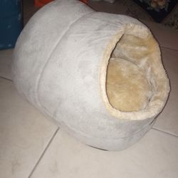 PET BED.     FOR A CAT OR SMALL DOG.  