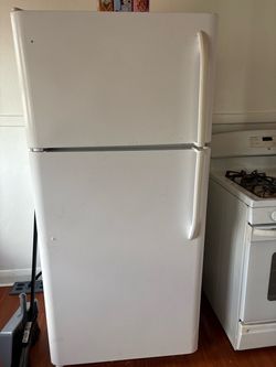 White Top-Freezer Refrigerator