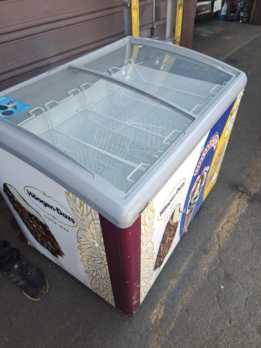 COMMERCIAL FREZZERS FOR. SALE.