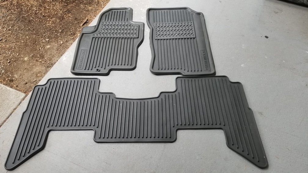 Nissan Pathfinder floor mats 2016