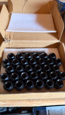 14x2 black lug nuts