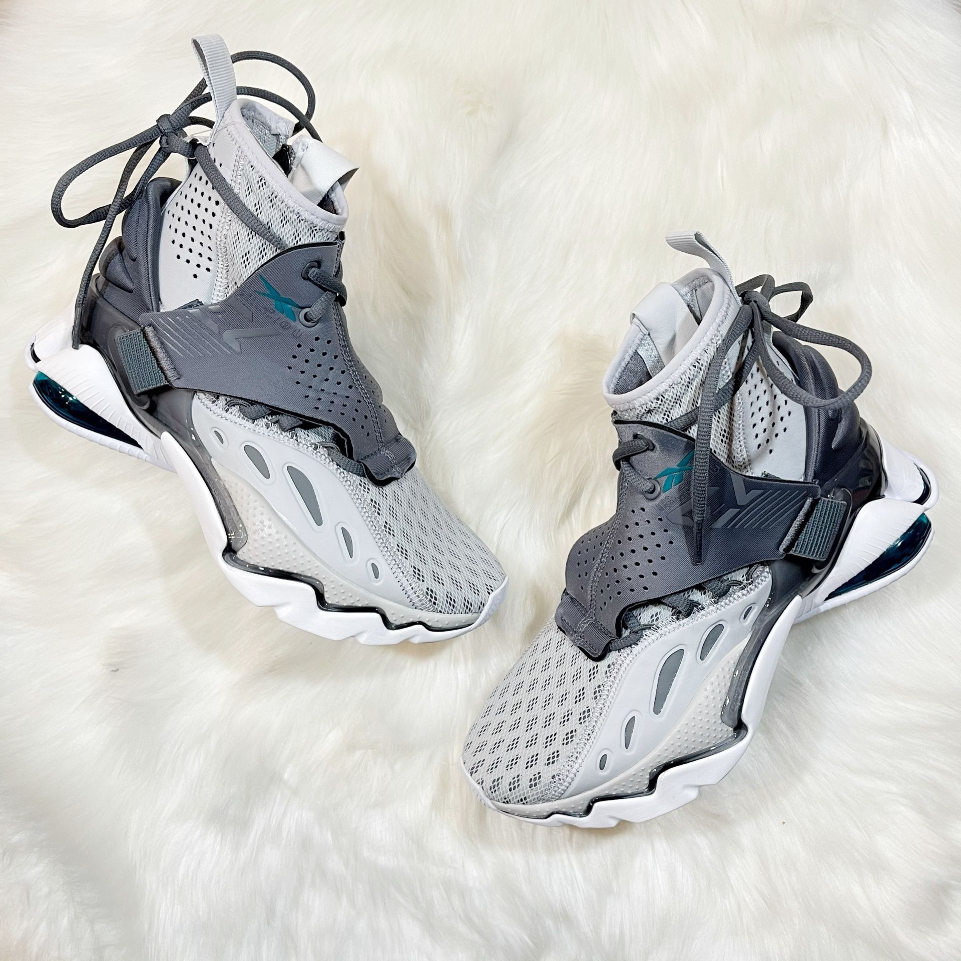 NWOT Reebok DMX Elusion Sneaker for Sale in Phoenix AZ OfferUp