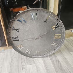 Medal 24in  roman numeral  wall clock