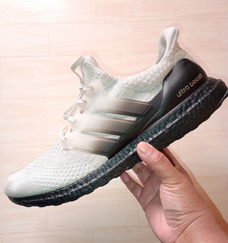 Men's Size 12 Adidas Ultraboost 5.0 DNA Gradient White/Black