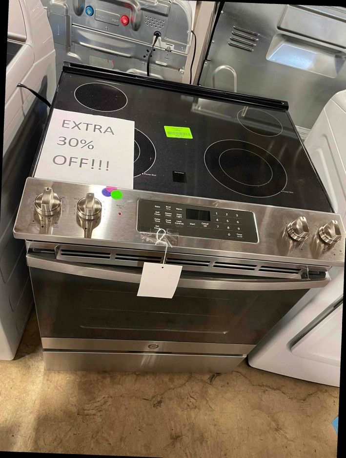 GE JS645SLSS 30-in Smooth Surface 4 Elements 5.3-cu ft Stove Electric Range