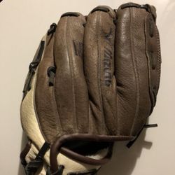 10” Mizuno Youth Glove