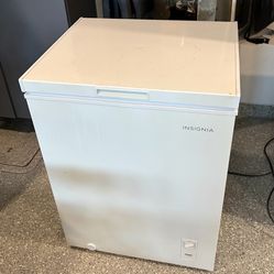 Insignia  Freezer
