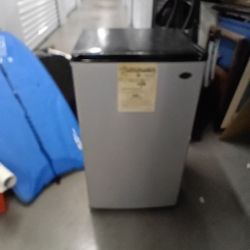 Sanyo Mini Fridge 