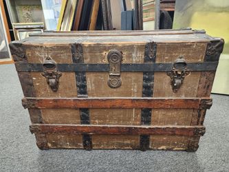 Antique Dome-Top Steamer Trunk – Late 19th Century Travel Chest