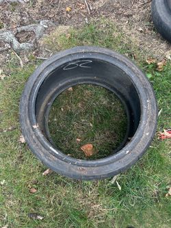 305/30R19 Performance Tire – Used (102W)
